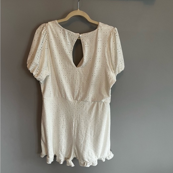 Boohoo Romper White Eyelet Ruffles Bridal Wedding Size 14 summer spring - Picture 7 of 7